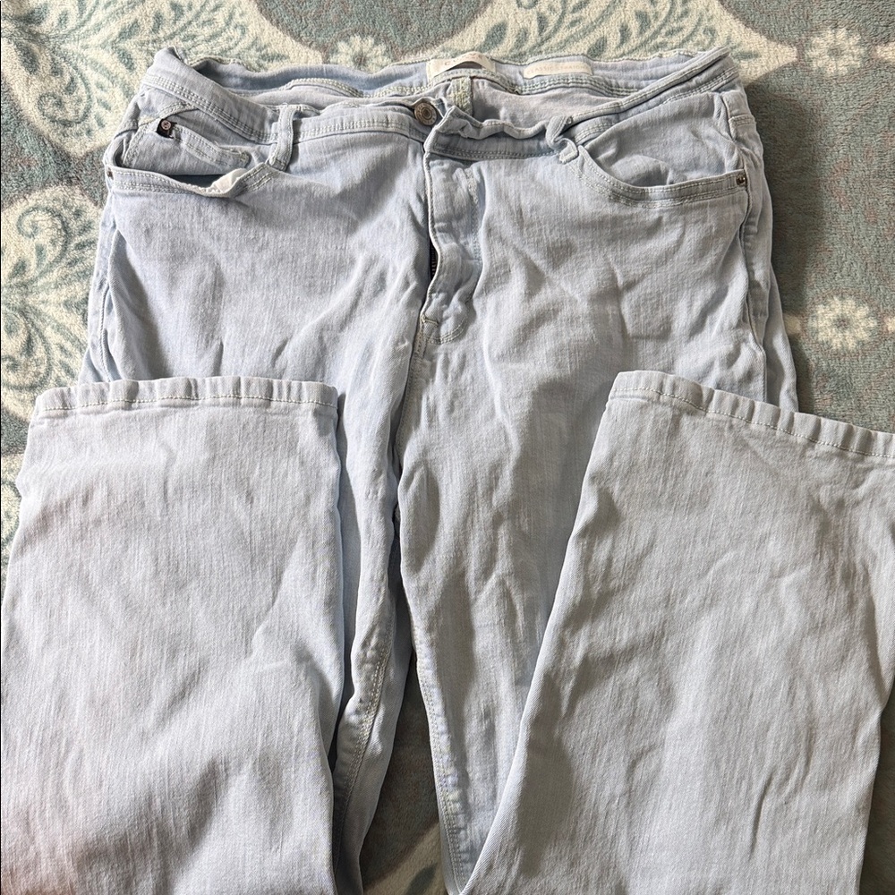 Women's Light Wash Straight-Leg Jeans/Capris